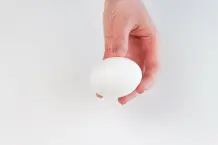Eier ausblasen und Stempel entfernen