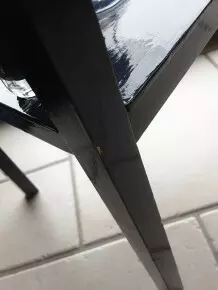 Lackkratzer an Möbeln mit Nagellack ausbessern