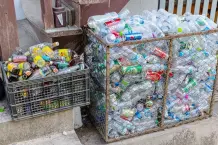 Warum haben PET-Flaschen Kerben im Boden?
