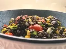 Belugalinsen-Salat mit Mais