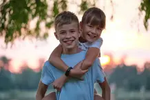 Warum hat mein Bruder Pickel?