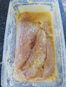 Fleisch einfach in Schüsseln panieren