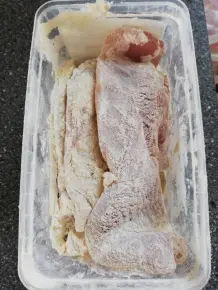 Fleisch einfach in Schüsseln panieren