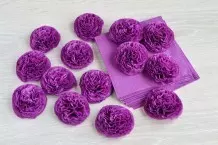 Oster-Deko basteln - bunte Papierblumen aus Servietten