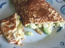 Pfannkuchen mit Avocado-Bananen-Käse Mix