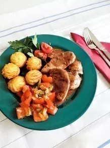 Putenfilet mit Rotwein-Pfeffersoße