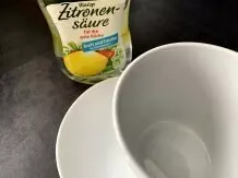 Ränder von schwarzem Tee leicht beseitigen