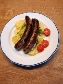 Kartoffelsalat mit Bratwürsten