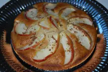 Herbstlicher & saftiger Apfel-Joghurt-Kuchen mit Zimt
