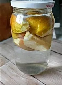 Hefe selber machen - Hefewasser aus Apfelspalten