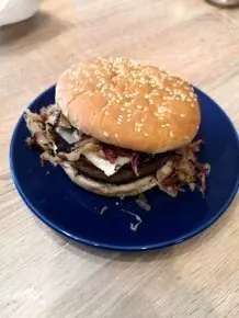 Leckerer Dosenwurstburger