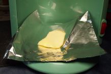 Butter auf der Kaffeemaschine erwärmen