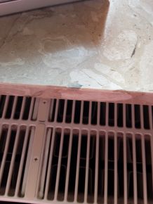 Löcher in Fensterbank (z.B. Marmor) mit Spachtelmasse reparieren