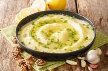 Skordalia - Knoblauch-Kartoffel-Dip aus Kartoffelpüree-Resten
