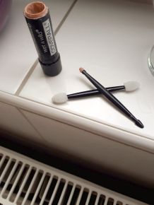 Lippenstift fast leer? So nutzt du deine Kosmetika komplett