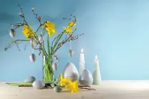 Osterzweige mit Blumen dekorieren & frisch halten