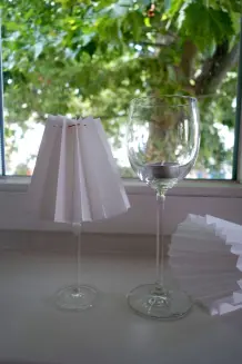 Windlicht mit Weinglas basteln