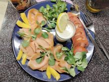 Schnelles Meerrettich-Dressing mit Mango zu Räucherlachs