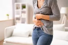 Sodbrennen und Gastritis: Hausmittel und Verhaltensänderung