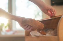 Brot länger frisch halten - Schimmel vermeiden mit Alkohol