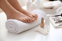 Pediküre selber machen: 7 Fußpflege-Tipps für zu Hause