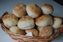 Frühstücksbrötchen selber backen - knusprig & einfach