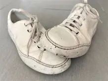 Weiße Sneaker reinigen - 3 einfache Methoden
