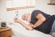 13 ungewöhnliche Tipps für besseren Schlaf im Alter