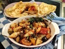 Gefüllte Pfannkuchen: Omeletten mit Gemüse und Surimi