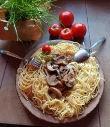 Schnelle Spaghetti mit Kokosmilch und Pilzen