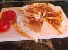 Quesadillas – Tortilla Ecken mit Mais und Käse gefüllt