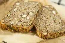 Saatenbrot ohne Mehl selber backen
