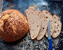 Bäcker-Brot mit Joghurt-Kruste