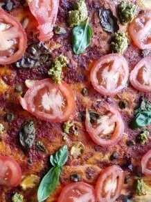 Vegane Pizza mit veganem Pesto