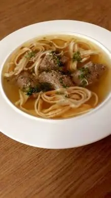 Flädlesuppe mit Leberklößchen