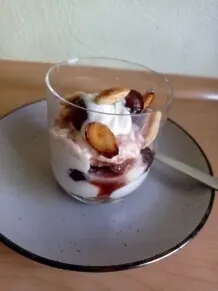 Kirsch-Dessert mit Joghurt