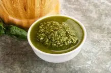 Basilikum-Pesto selber machen – klassisches Rezept