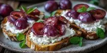 Crostini mit Ziegenkäse-Basilikum-Creme und Zwetschgen