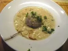 Steinpilzrahmsoße mit Semmelknödel