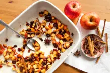 Bratapfel-Crumble auf Zimtcreme