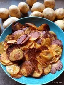 Knusprige Kartoffelchips mit Paprika