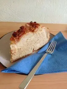 Saftiger Apfelkuchen mit Mandeldecke