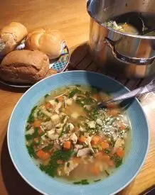 Gemüsesuppe mit Hühnchen