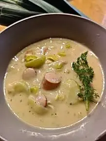 Lauchsuppe mit Würstchen - Wunderbar für kalte Tage