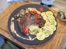 Rib-Eye-Steak an pikanter Soße