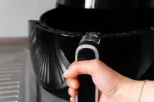 Heißluftfritteuse reinigen - 3 Hausmittel & Tipps