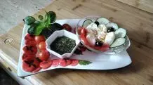 Burrata mit Tomaten, Olivenöl & Pesto