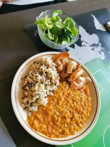 Rotes Linsencurry mit Kokosmilch und Hähnchen - gesund und einfach