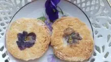 Frühlingsplätzchen mit Blüten