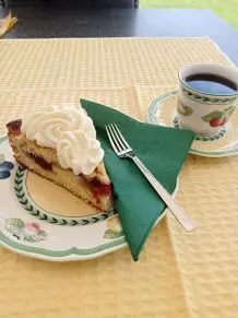 Rhabarber-Kirsch-Kuchen mit Streusel